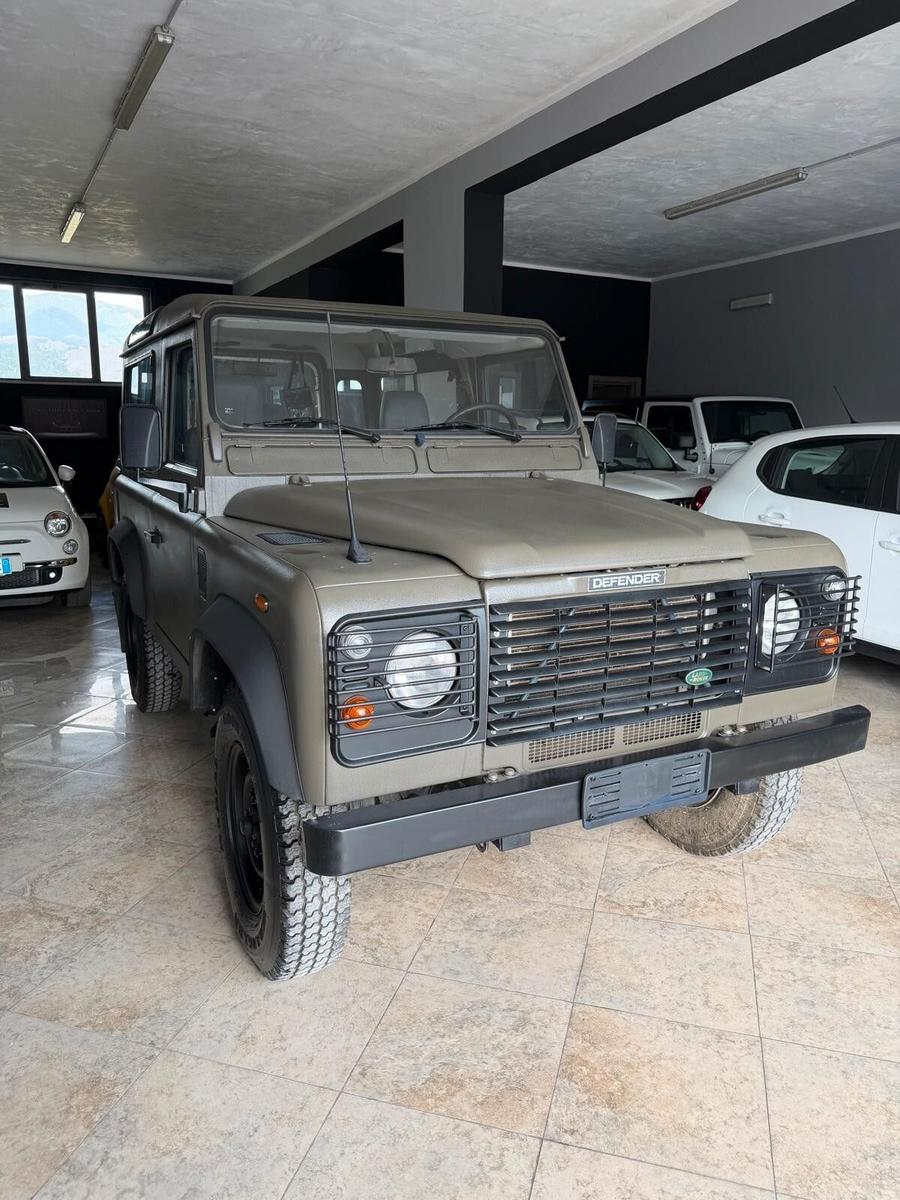 Land Rover Defender 90 2.5 TD5 122ch - Pneus neufs - Chassis sain - Banquette arrière