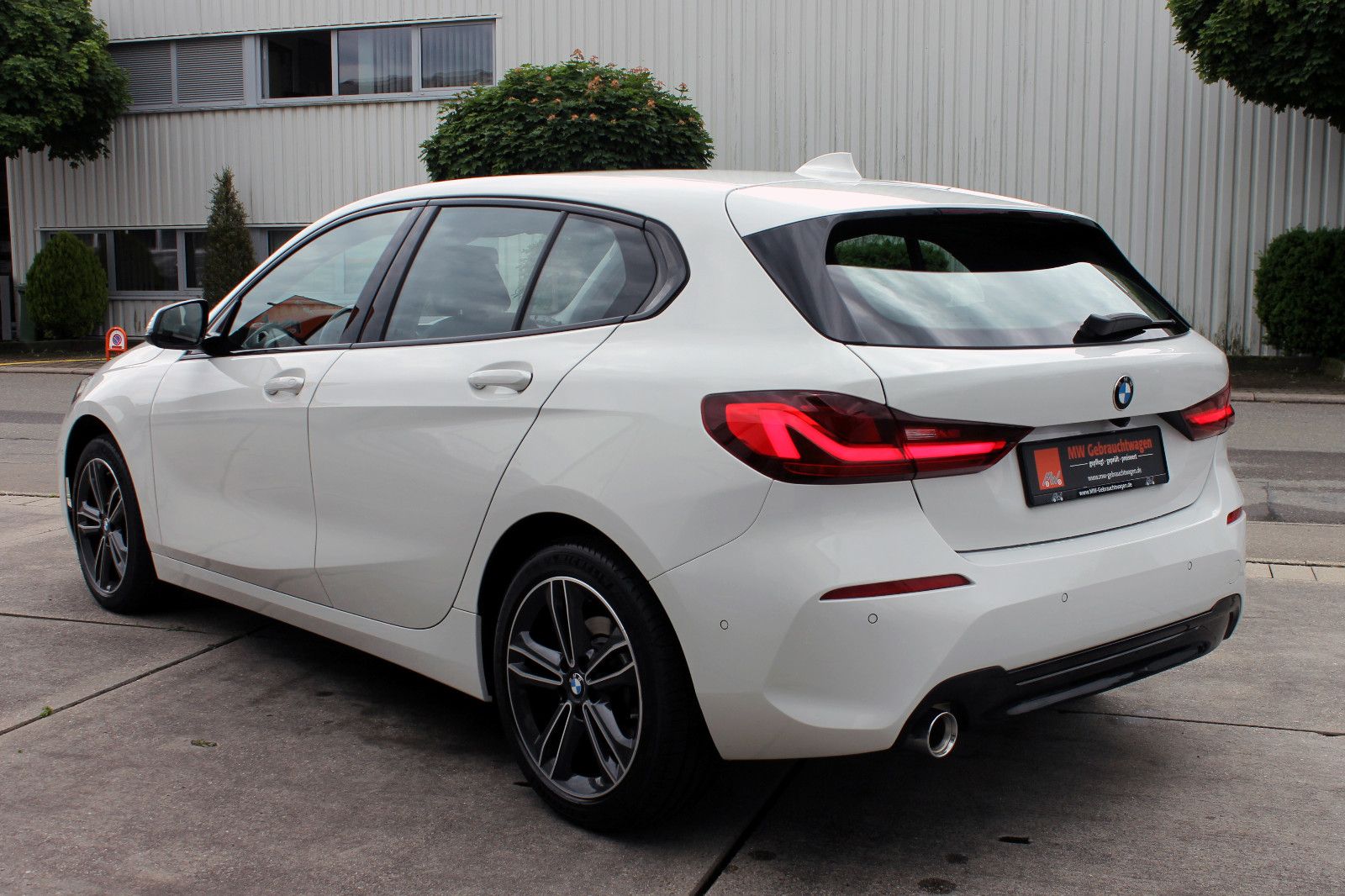 Fahrzeugabbildung BMW 118i Sport Line Steptr. ACC NAVI LED KAM PDC HUD