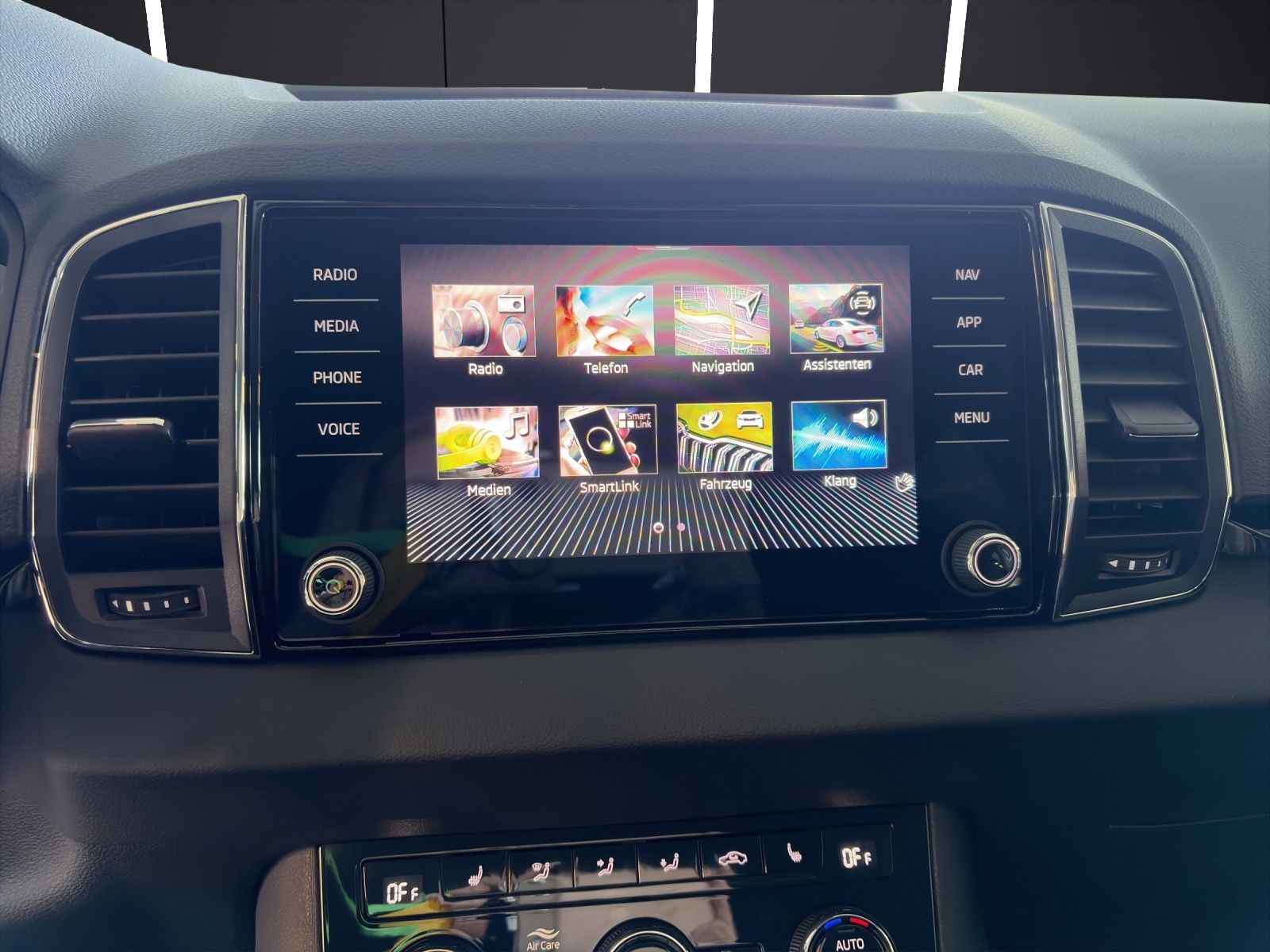 Fahrzeugabbildung SKODA Karoq 1.5 TSI Balance DSG MATRIX AHK ACC 3 J ASG