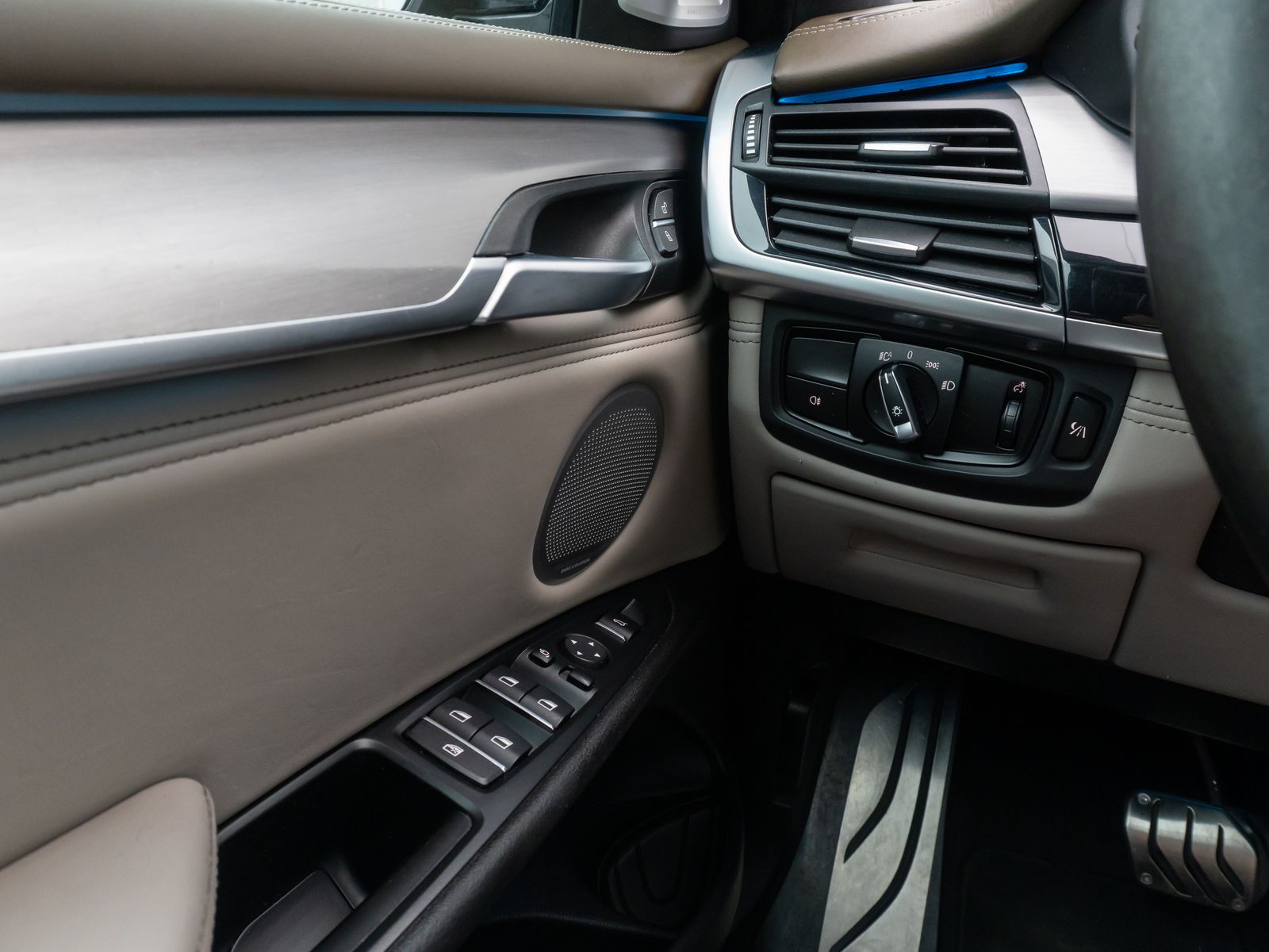 Fahrzeugabbildung BMW X5 xD50i ACC 360°Memory B&O NighVis DAB 20" Voll
