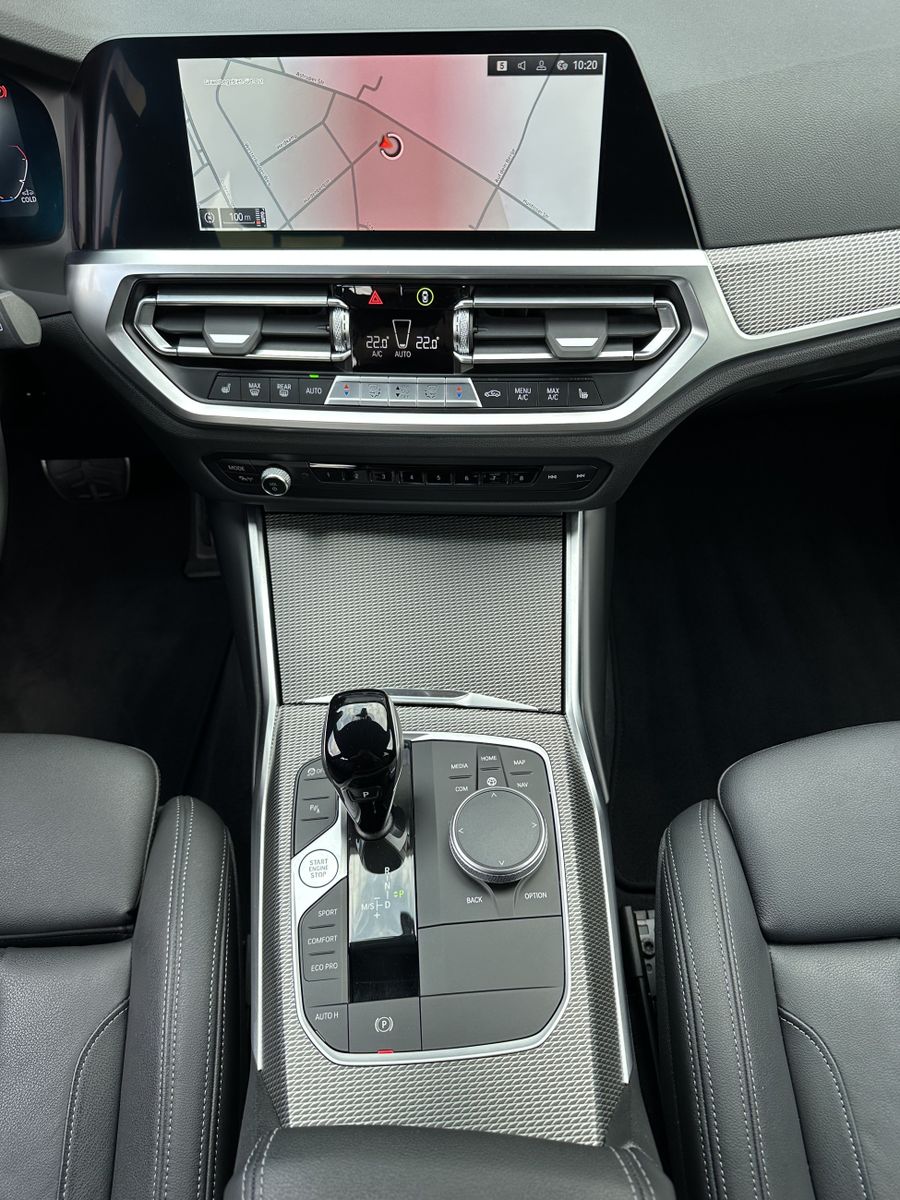 Fahrzeugabbildung BMW 320d Touring M-Sport NAV+LASER+HEAD-UP+KAMERA+PP