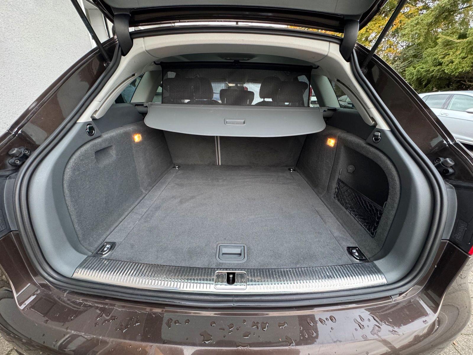 Audi A4 2012 — photo 12