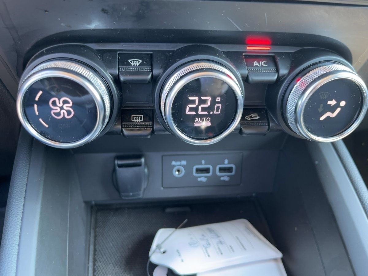 Fahrzeugabbildung Renault Clio INTENS TCe 100 Navi