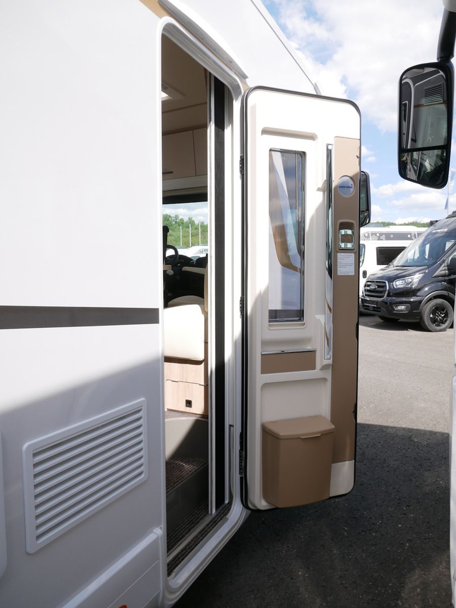 Fahrzeugabbildung Eura Mobil Integra Line IL 720 EB SAT, SOLAR, LUFTFEDERUNG