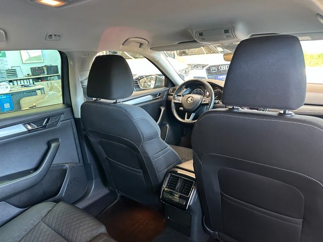 Skoda Superb Combi Style *BiXenon*Navi*AHK*