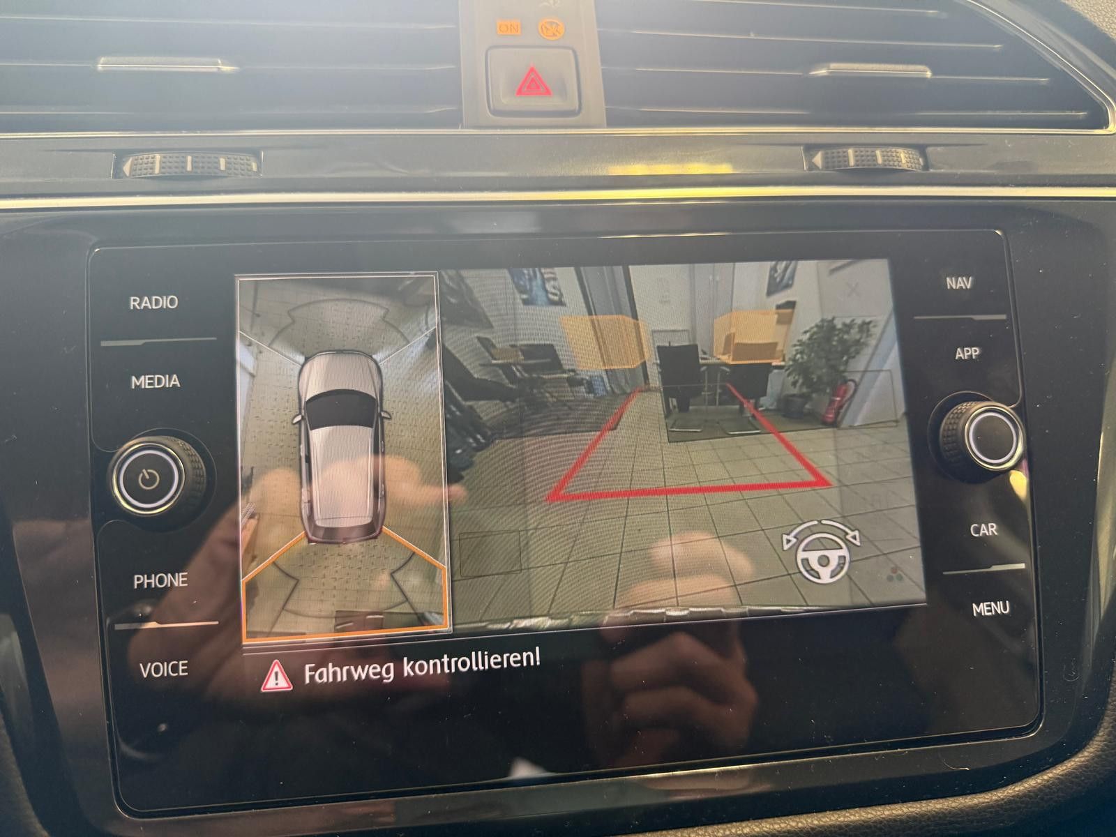 Fahrzeugabbildung Volkswagen Tiguan Allspace IQ.DRIVE/1. Hand / Navi /Digital