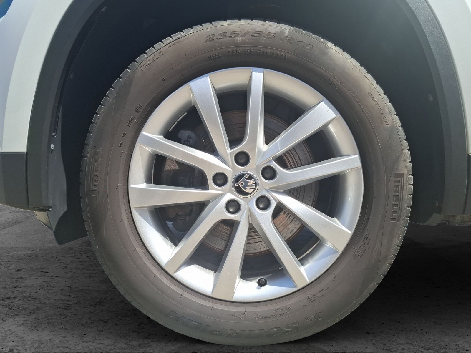 Fahrzeugabbildung SKODA Kodiaq TSI Style DSG 4x4 Matrix Navi AID ACC RFK