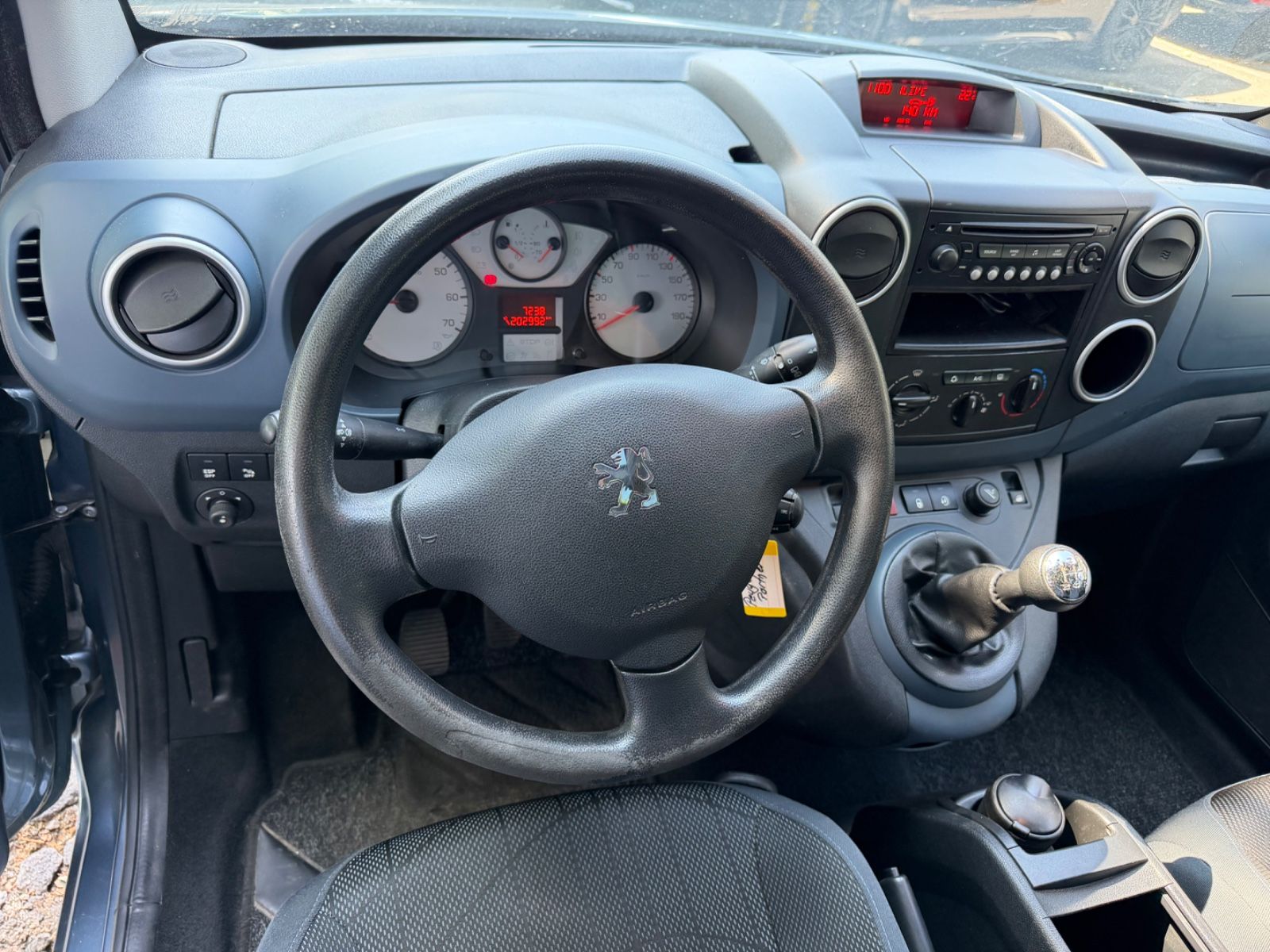 Fahrzeugabbildung Peugeot Partner Tepee Family