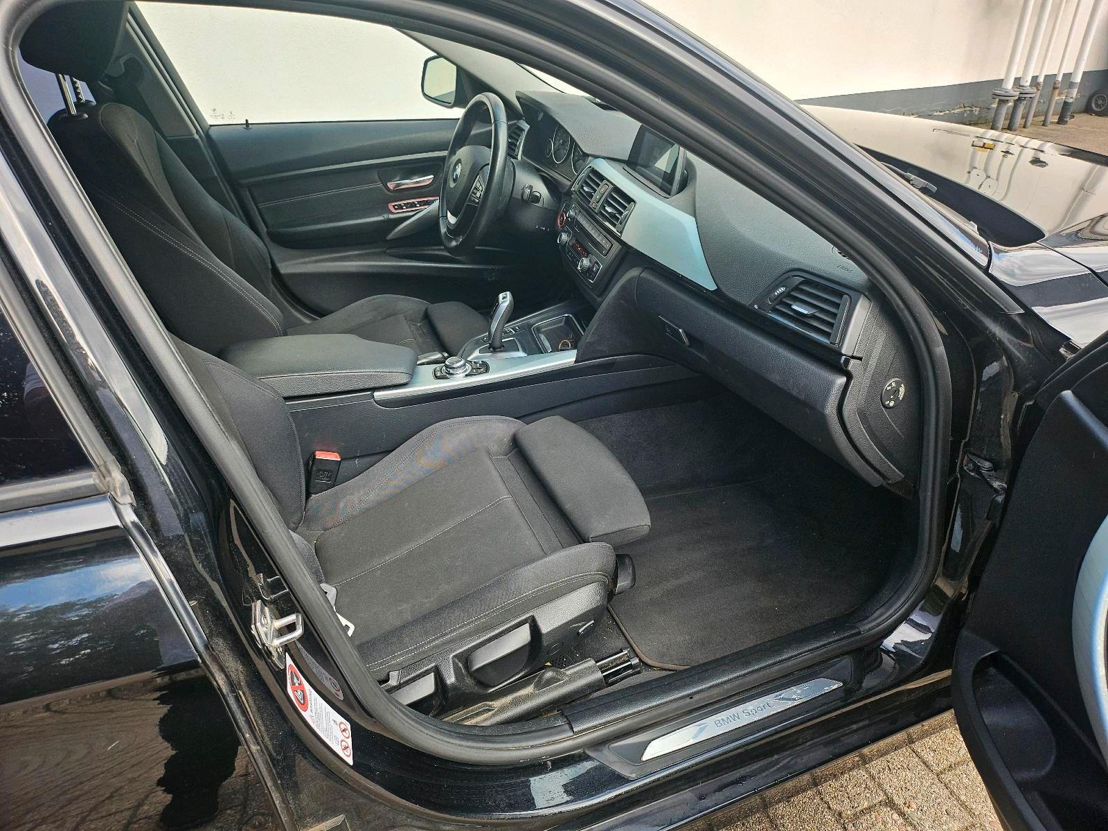 BMW 318 2014 — photo 11