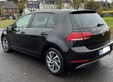 Volkswagen Golf 7 1.0 TSI Sound Edition - Volkswagen Golf: Schwarz, Edition