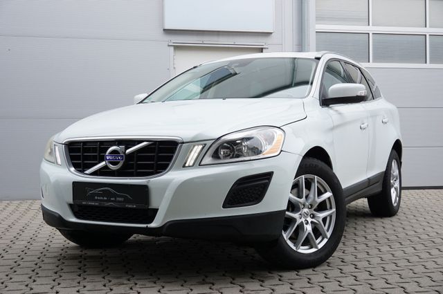 Volvo XC60 / 6 cylinder petrol USA /Pano/Cruise/