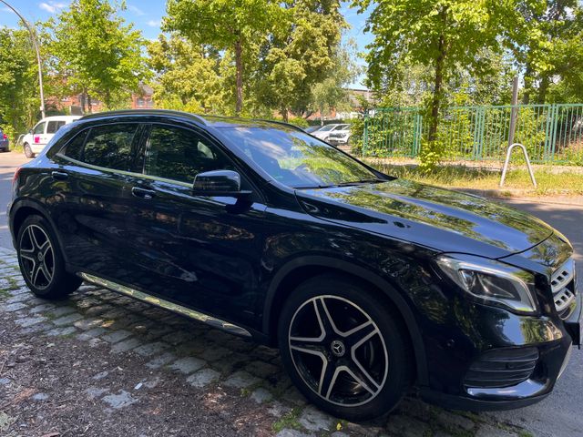 MERCEDES-BENZ AMG Line GLA 200