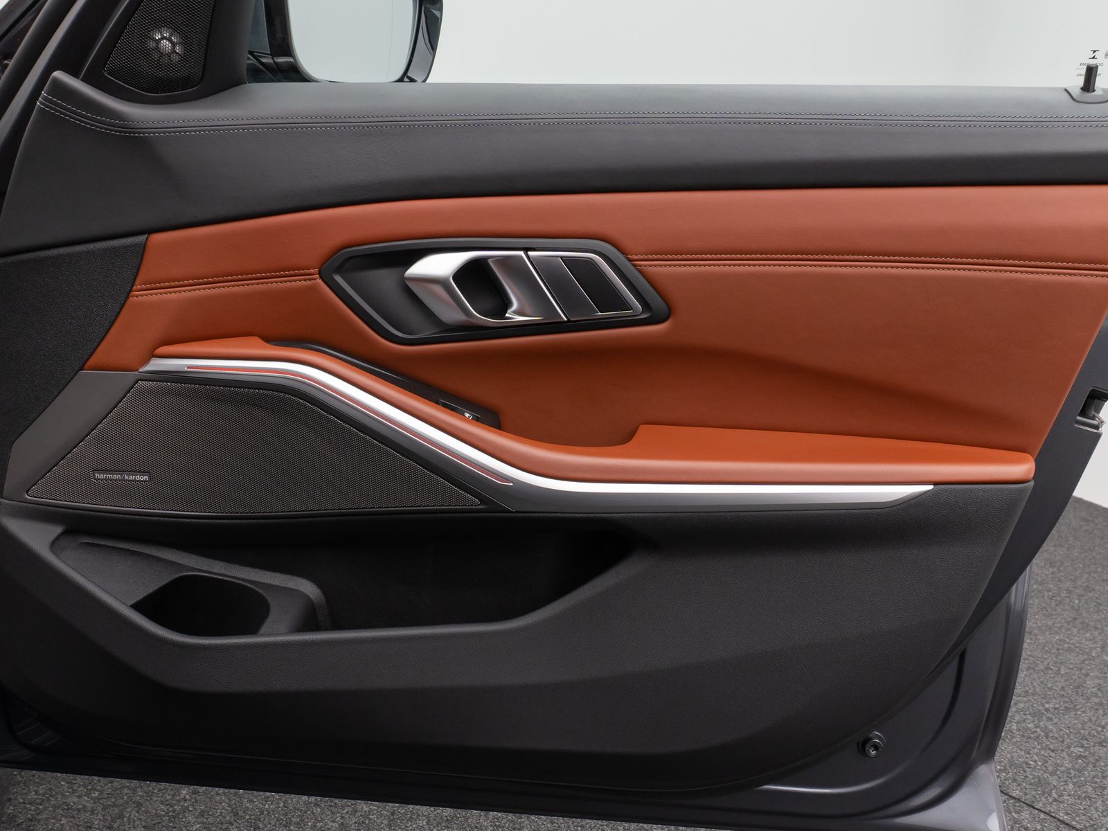 Fahrzeugabbildung BMW 320d Sport Line Panorama Kamera HUD DAB H/K AHK