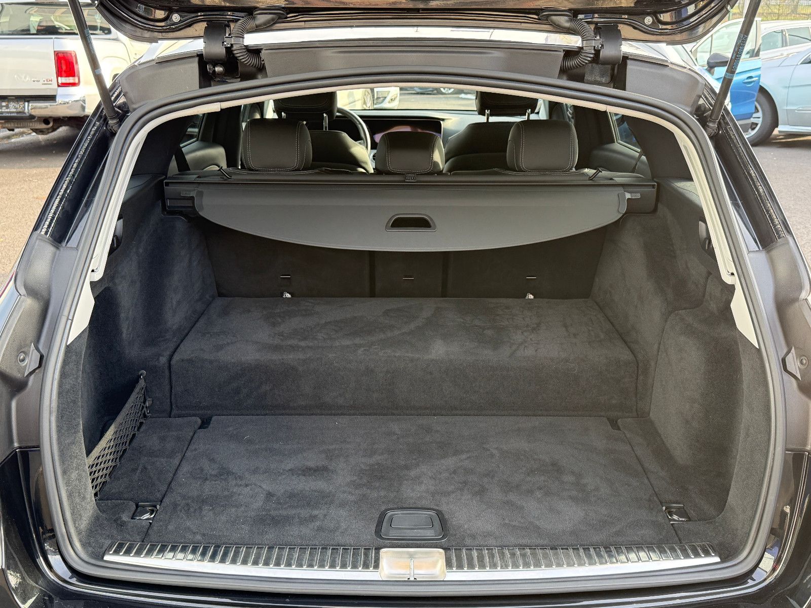 Fahrzeugabbildung Mercedes-Benz E 300de T Avg ACC HUD Keyless-Go Memory Kamera