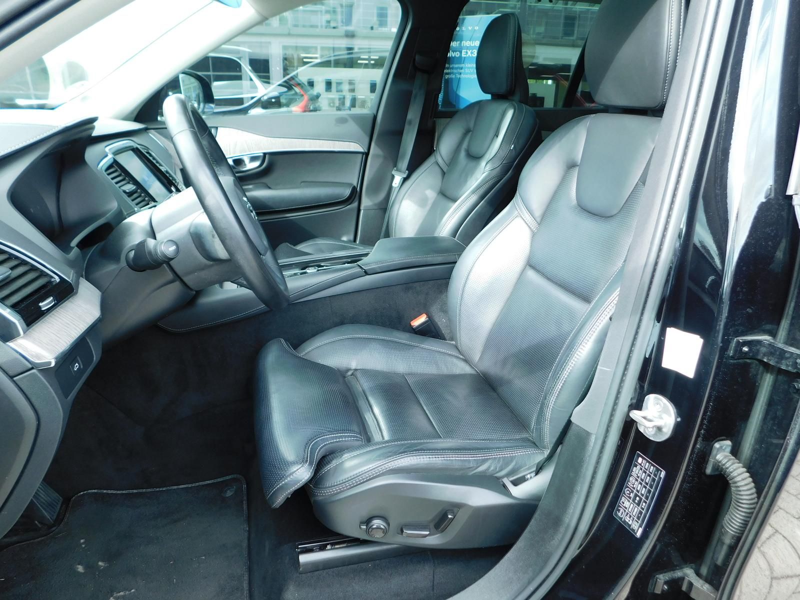 Fahrzeugabbildung Volvo XC90 B5 D Plus Dark