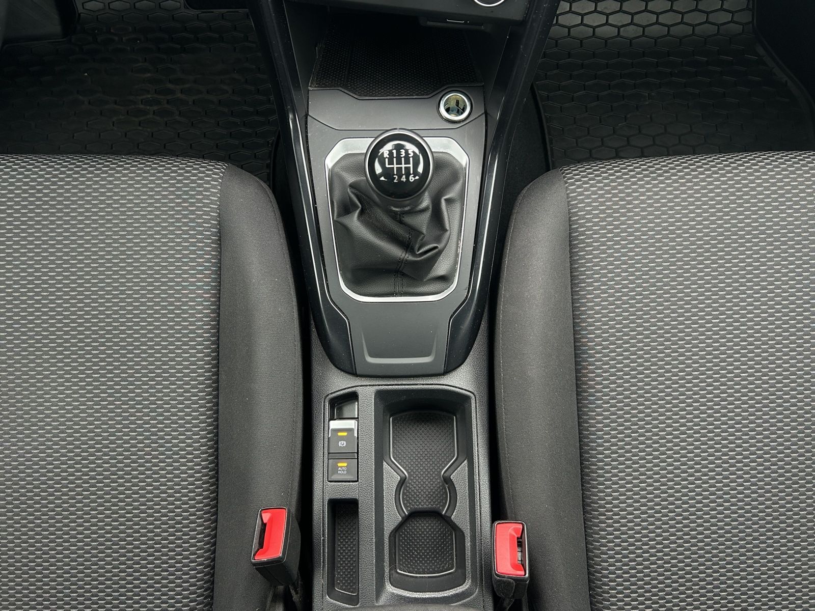 Fahrzeugabbildung Volkswagen T-Roc TSI ACC PDC SH LM