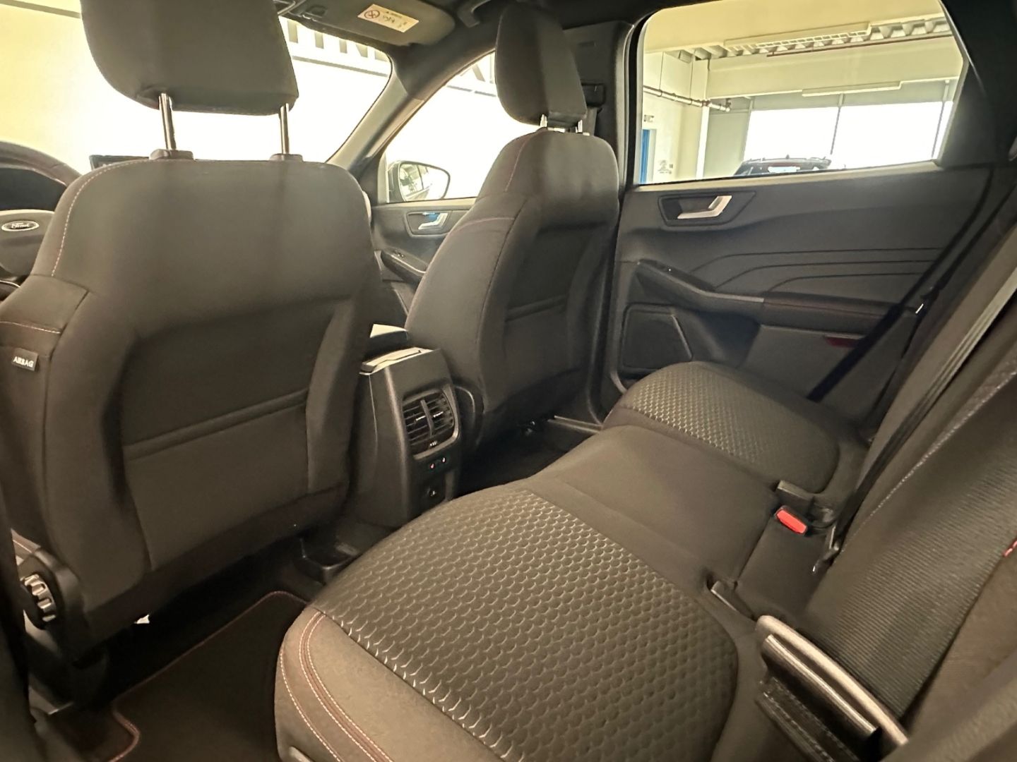 Fahrzeugabbildung Ford Kuga ST-Line 1.5 LED Kamera Induktives laden