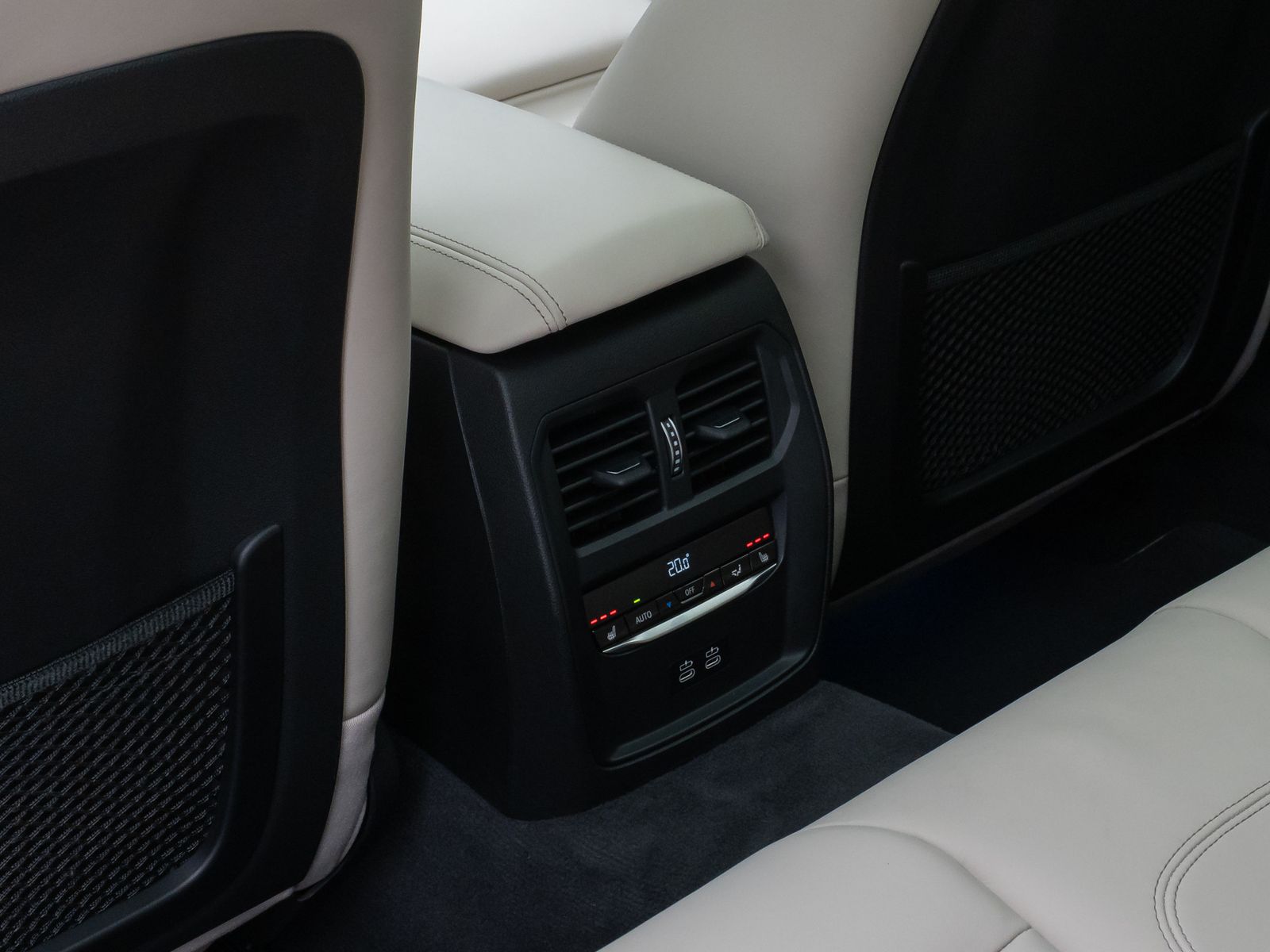 Fahrzeugabbildung BMW 330e xD M Sport Panoram Kamera Laser HUD DAB H/K