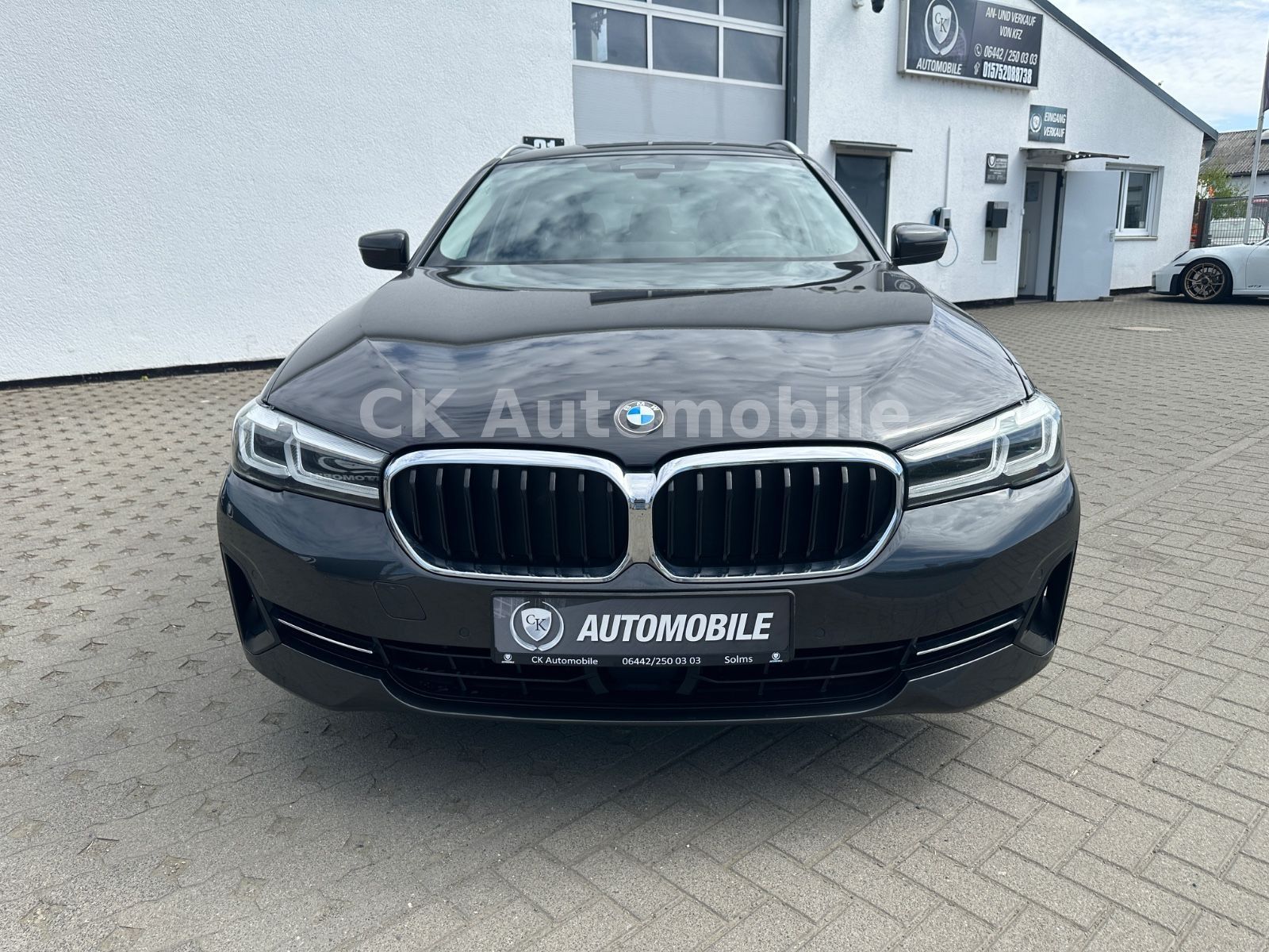 Fahrzeugabbildung BMW 520d Touring/Navi/Leder/Head-Up/Kamera/LED/ACC