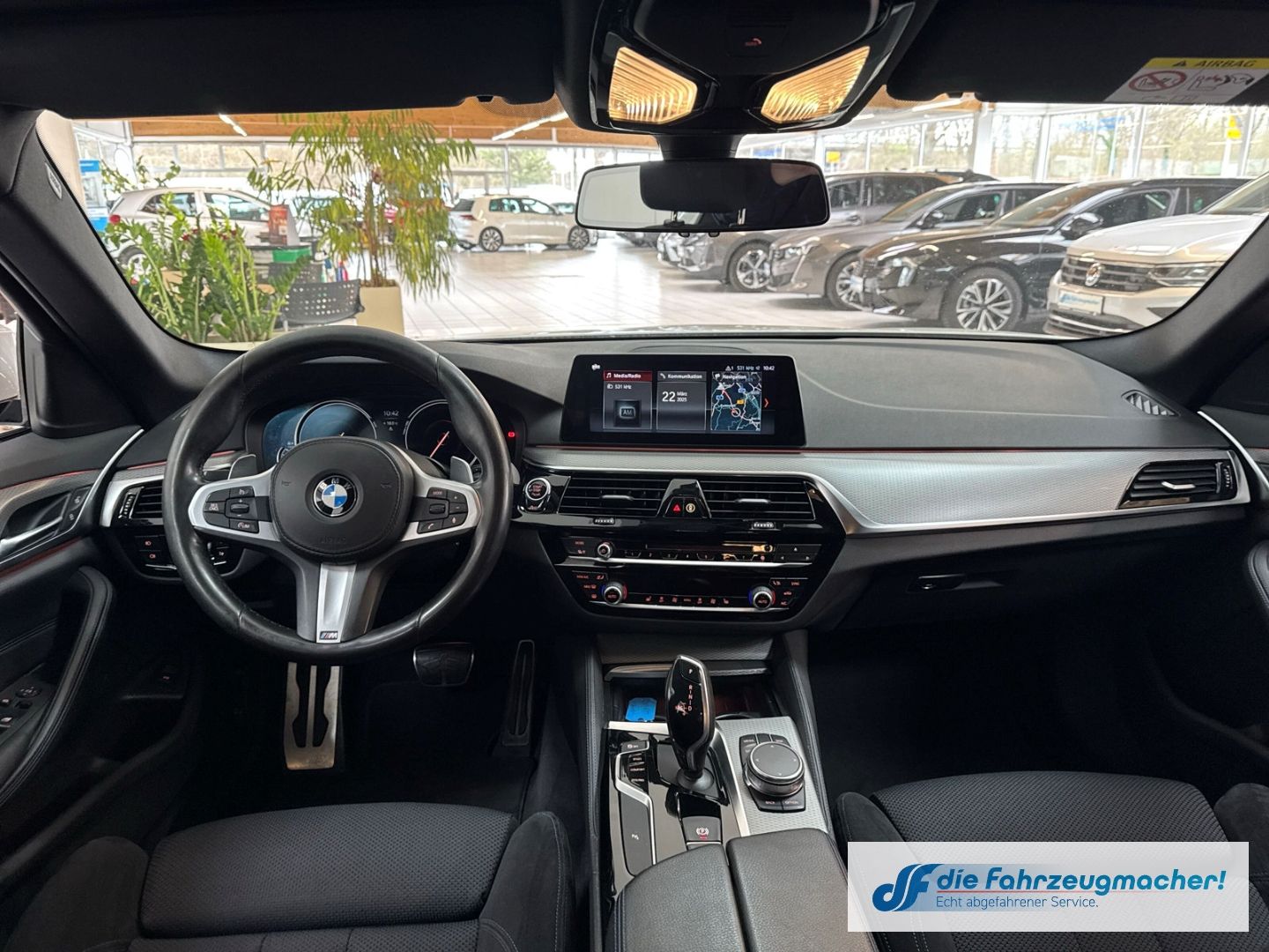 Fahrzeugabbildung BMW 520 d xDrive M Sport Touring Park-Assistent Spor