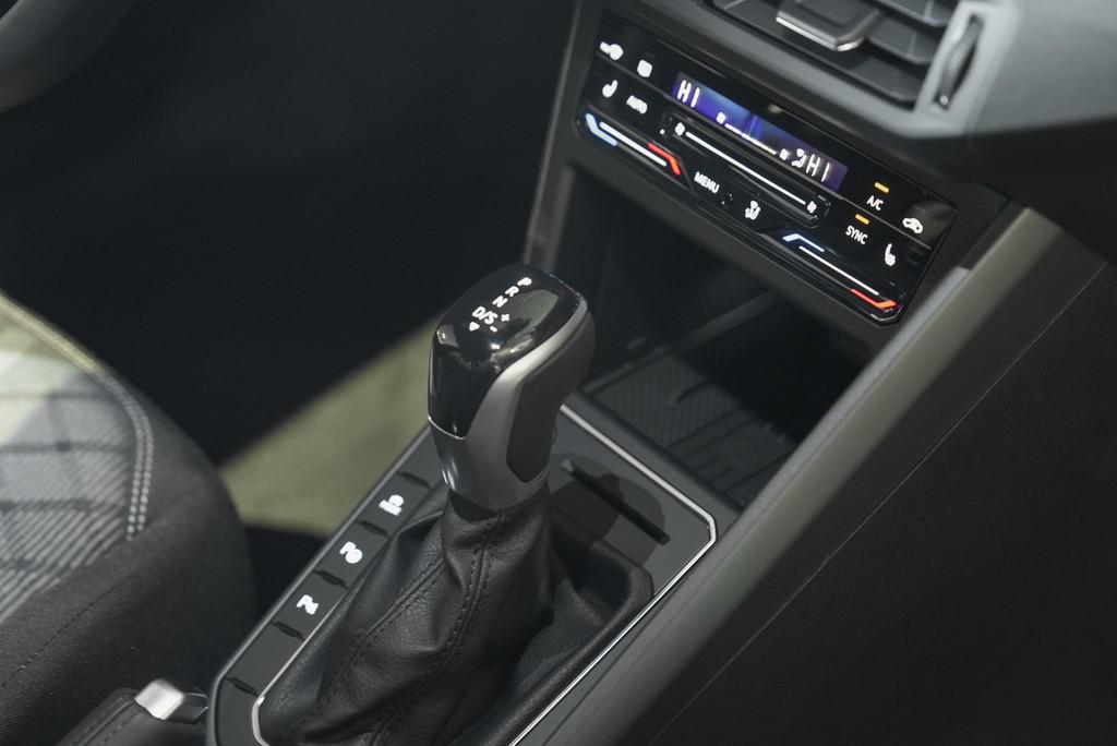 Volkswagen Polo 1,0 l TSI DSG R-Line NAVI Technik-Paket WR, миниатюра 9
