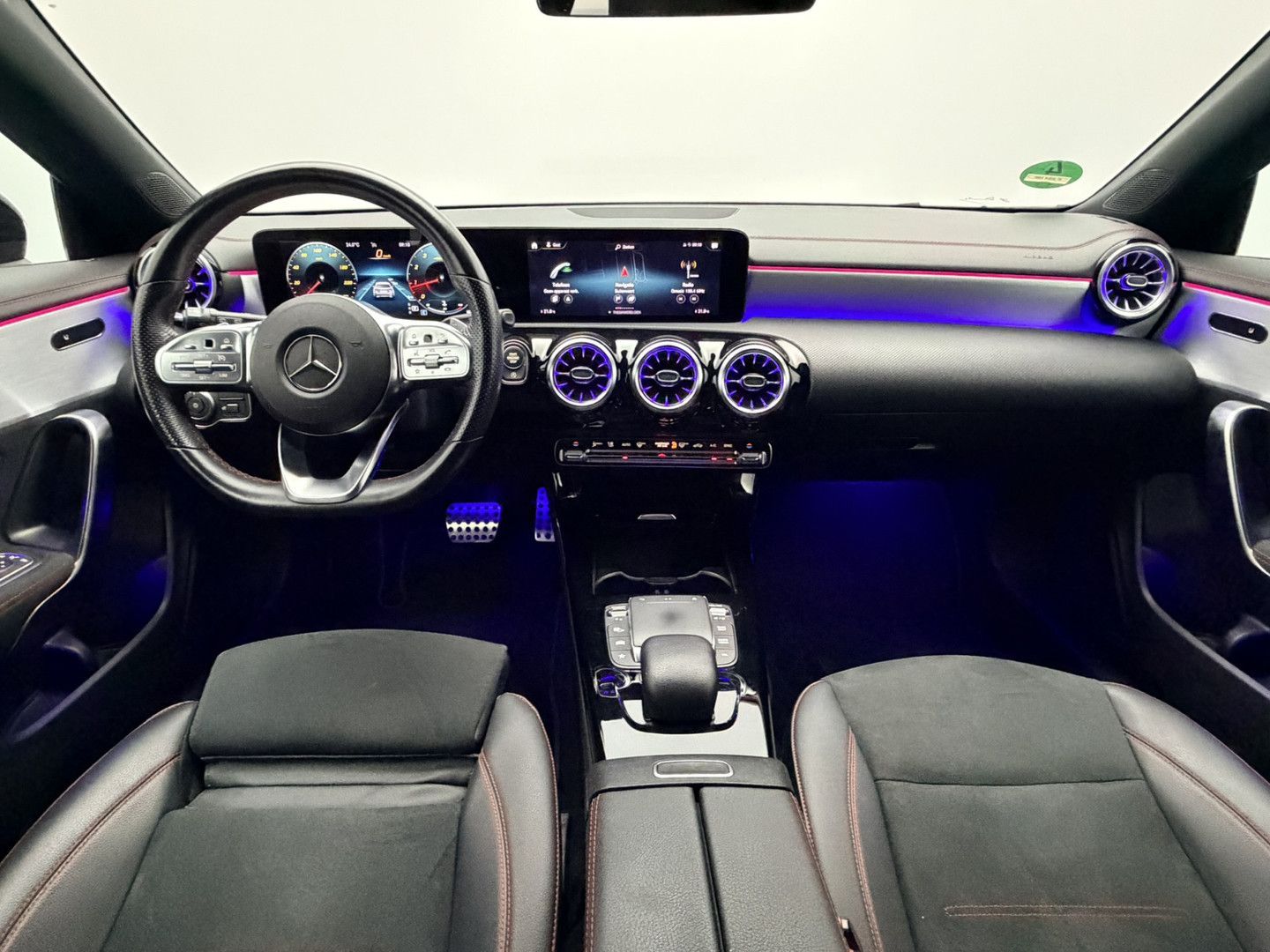 Mercedes-Benz CLA 180 Shooting Brake Business Solution AMG | p imagem 2
