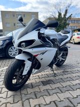 Yamaha YZF-R1 - Offers matching your search criteria