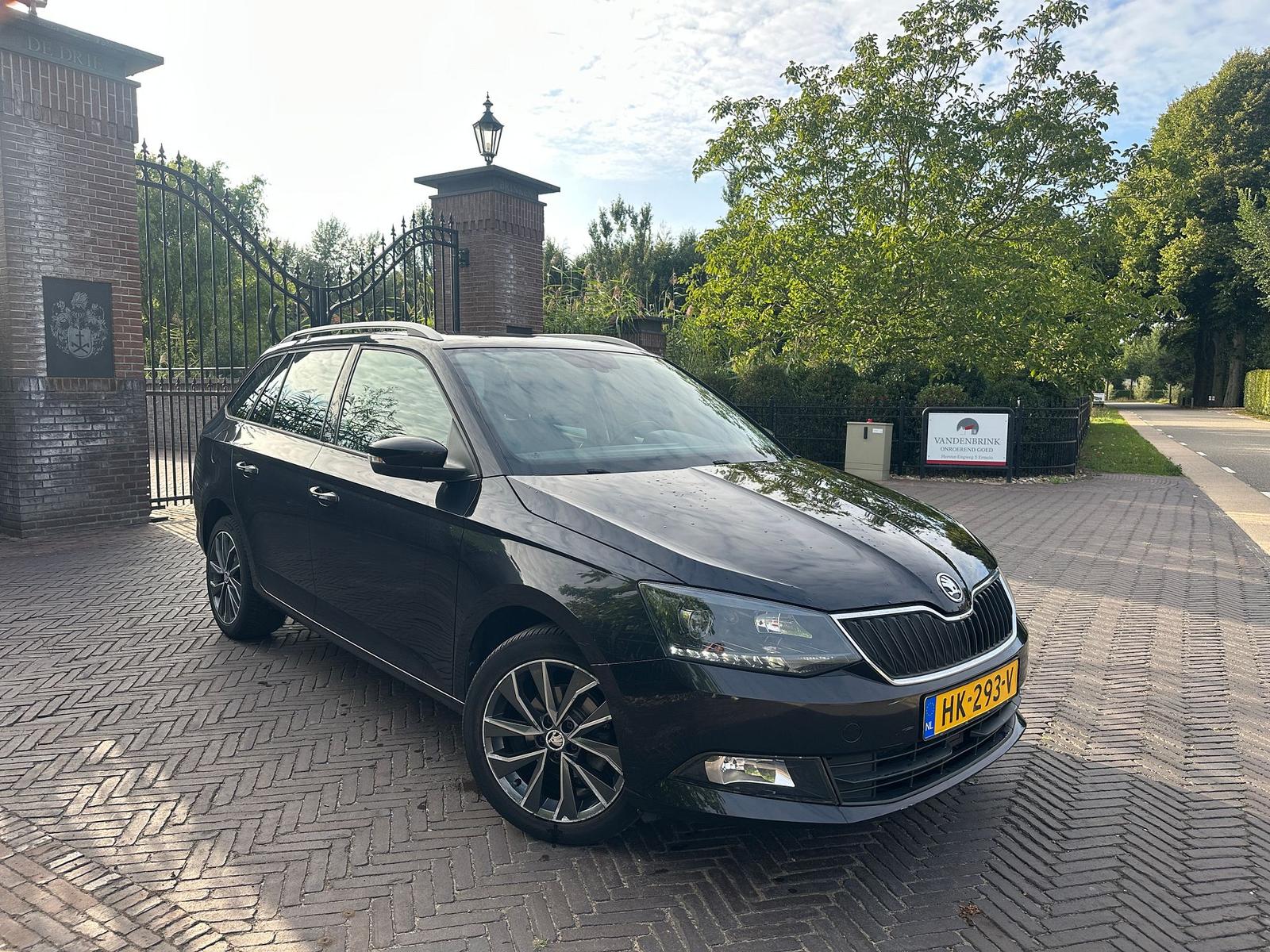 Skoda Fabia 2015 — салон
