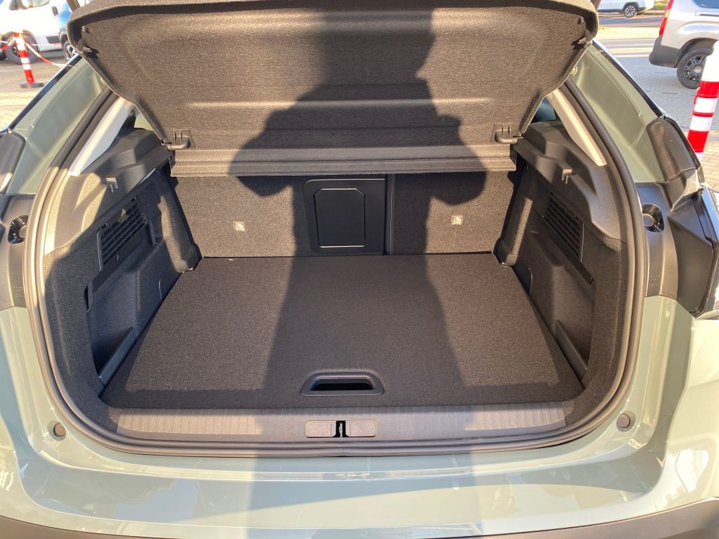 Fahrzeugabbildung Citroën C4 Hybrid 145 Automatik MAX *Winter+Techno-Pak*