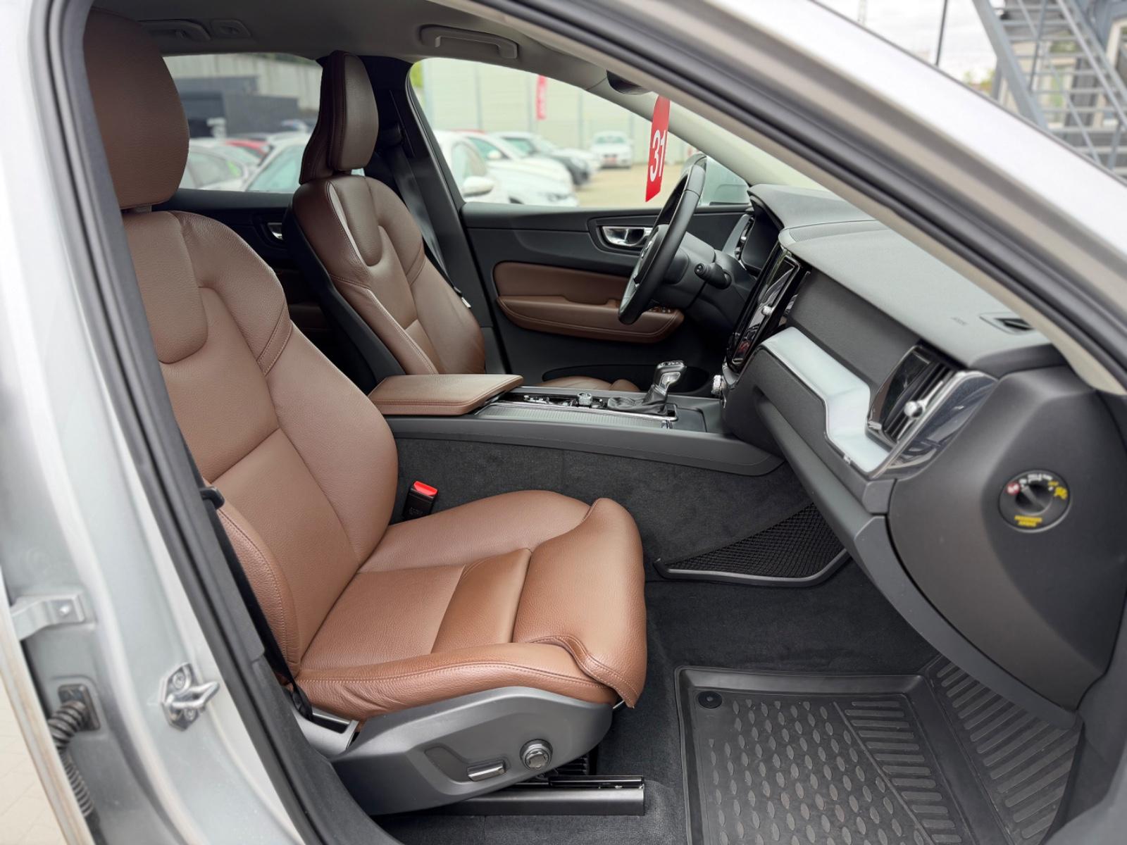 Volvo XC60 Momentum Pro*LEDER*ACC*LED*SENSUS*APPLECAR
