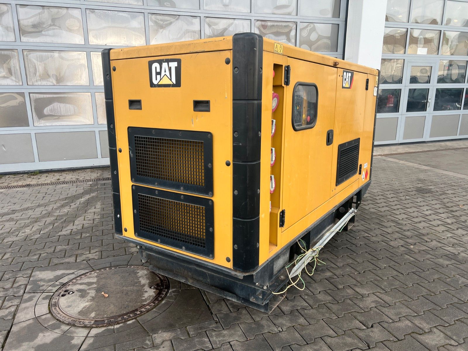 Fahrzeugabbildung CAT DE110E2 Stromerzeuger / 100KVA / 2016 / 16.703h