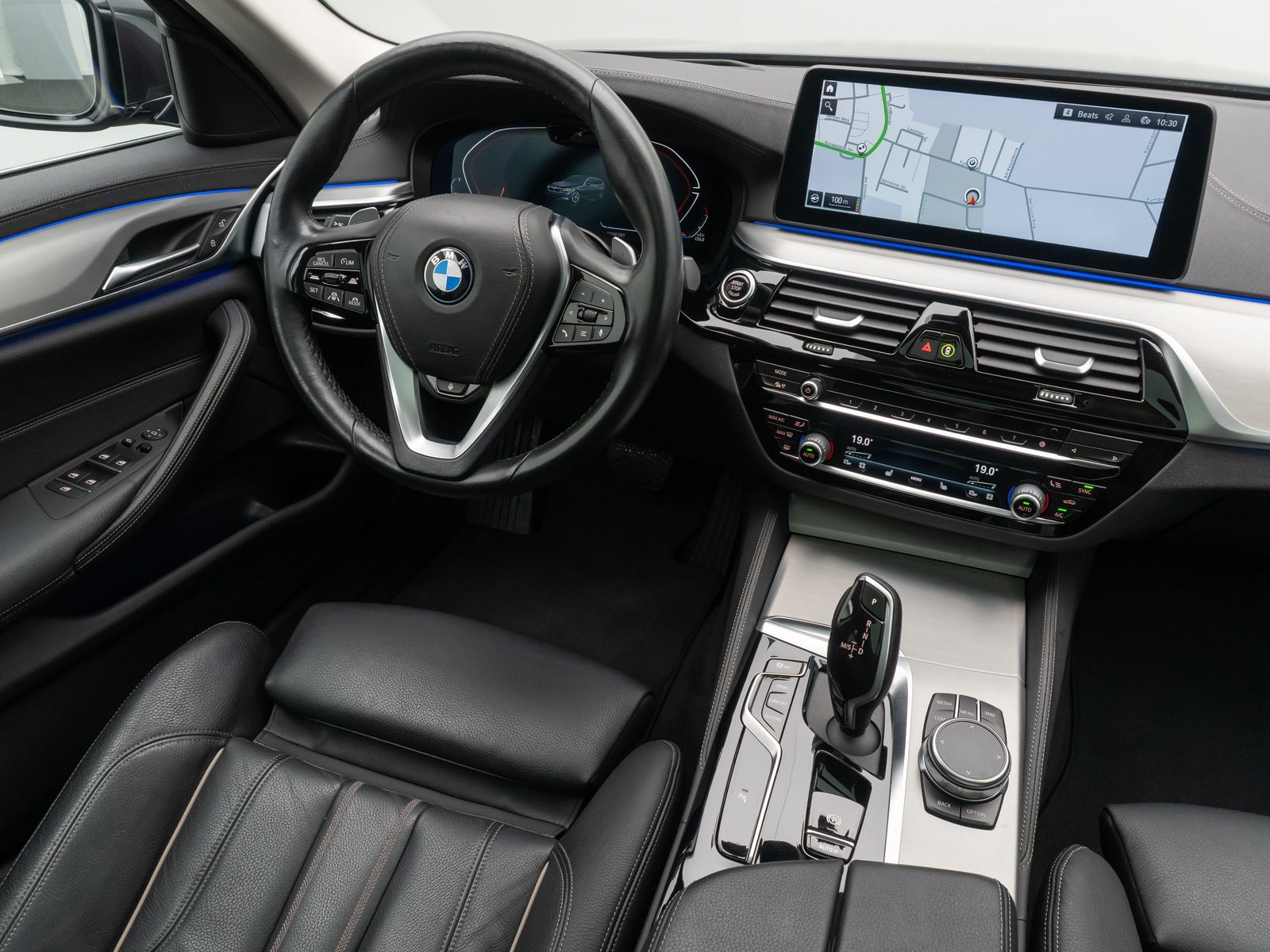 Fahrzeugabbildung BMW 540i xD Luxury Line ACC DispKey DAB Panorama HUD