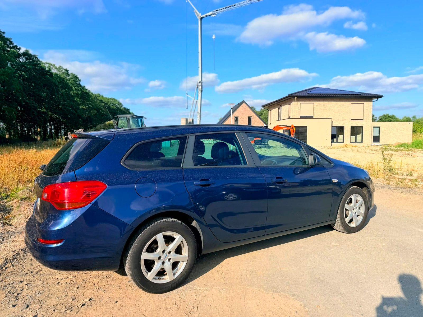 Opel Astra 2011 — photo 5