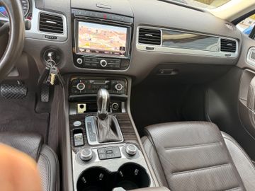 Bild 16 VW Touareg R-line*4Mo*Luftfederung*Leder*Navi*Pano*