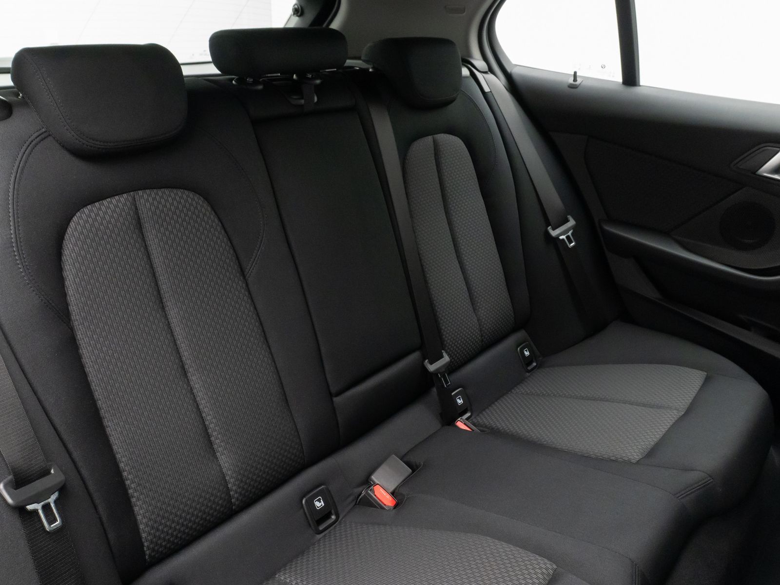 Fahrzeugabbildung BMW 118i DAB CockPitPr PDC Alarm Geschwindigkeitsreg