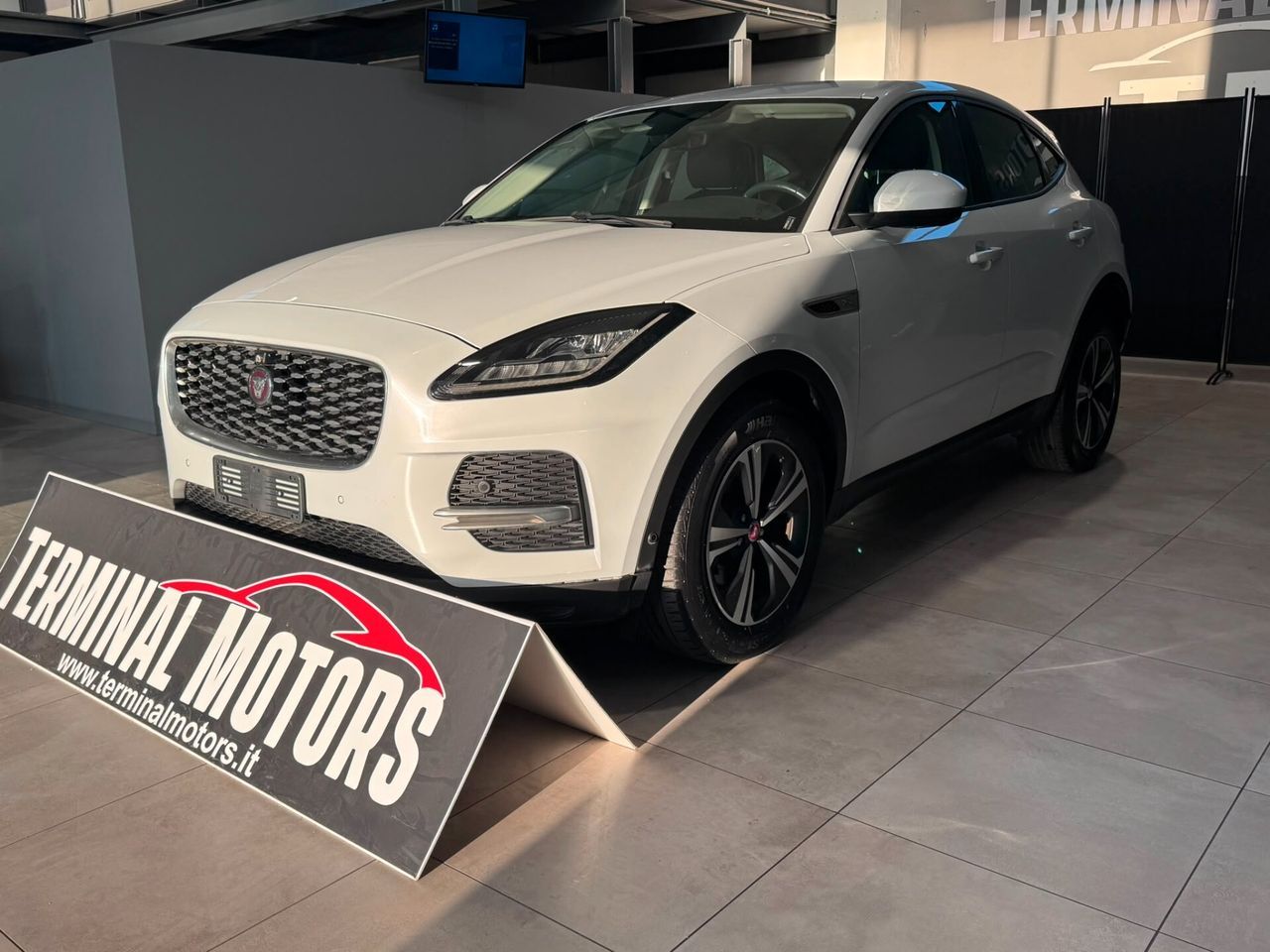 Jaguar E-Pace 2.0D I4 163 CV AWD Auto imagem 2