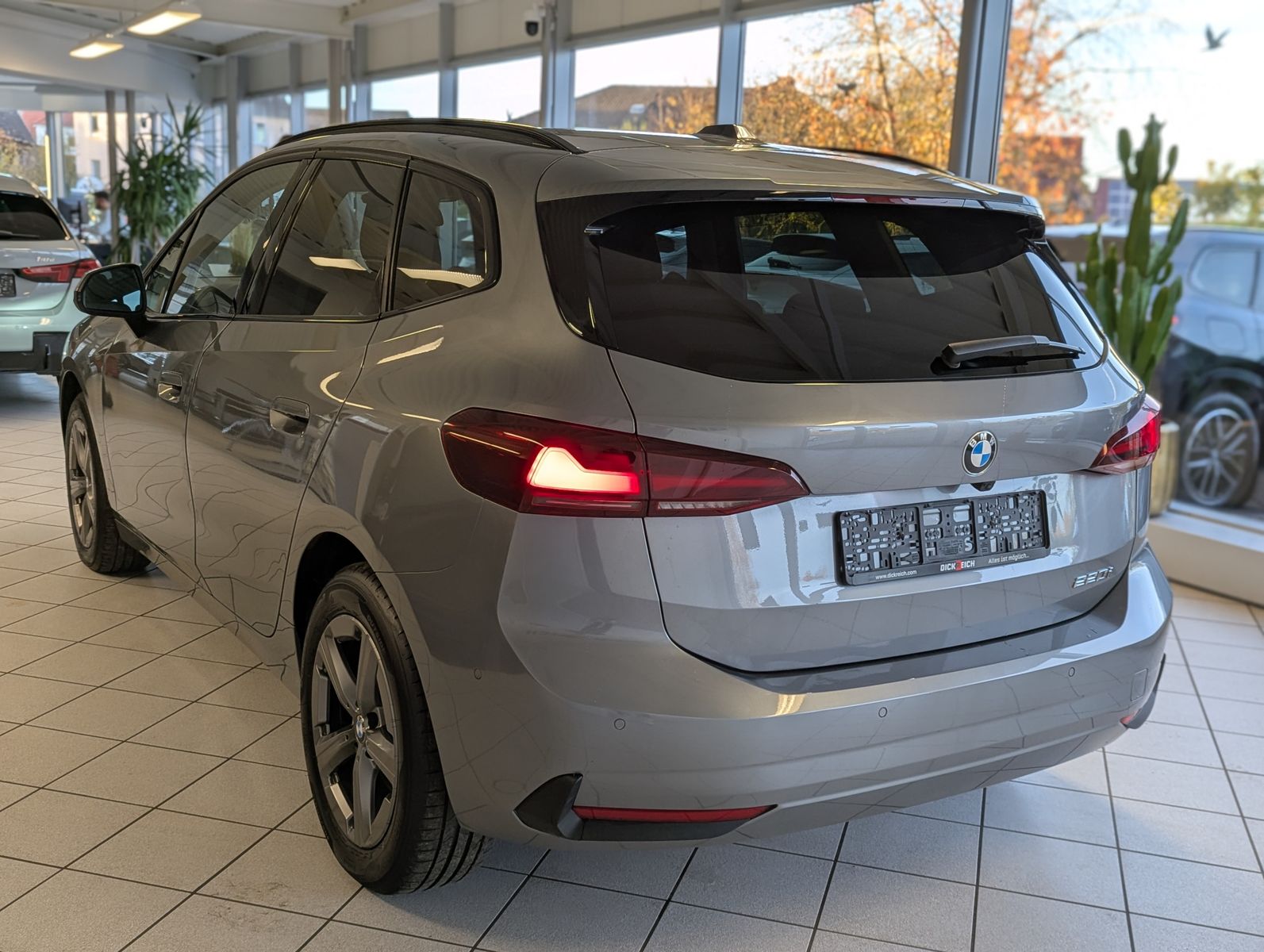 Fahrzeugabbildung BMW 220 Active Tourer i Travel-Paket Panorama AHK