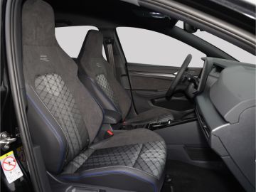 Volkswagen Golf VIII R-Line 1.5 eTSI DSG Voll LED Kamera