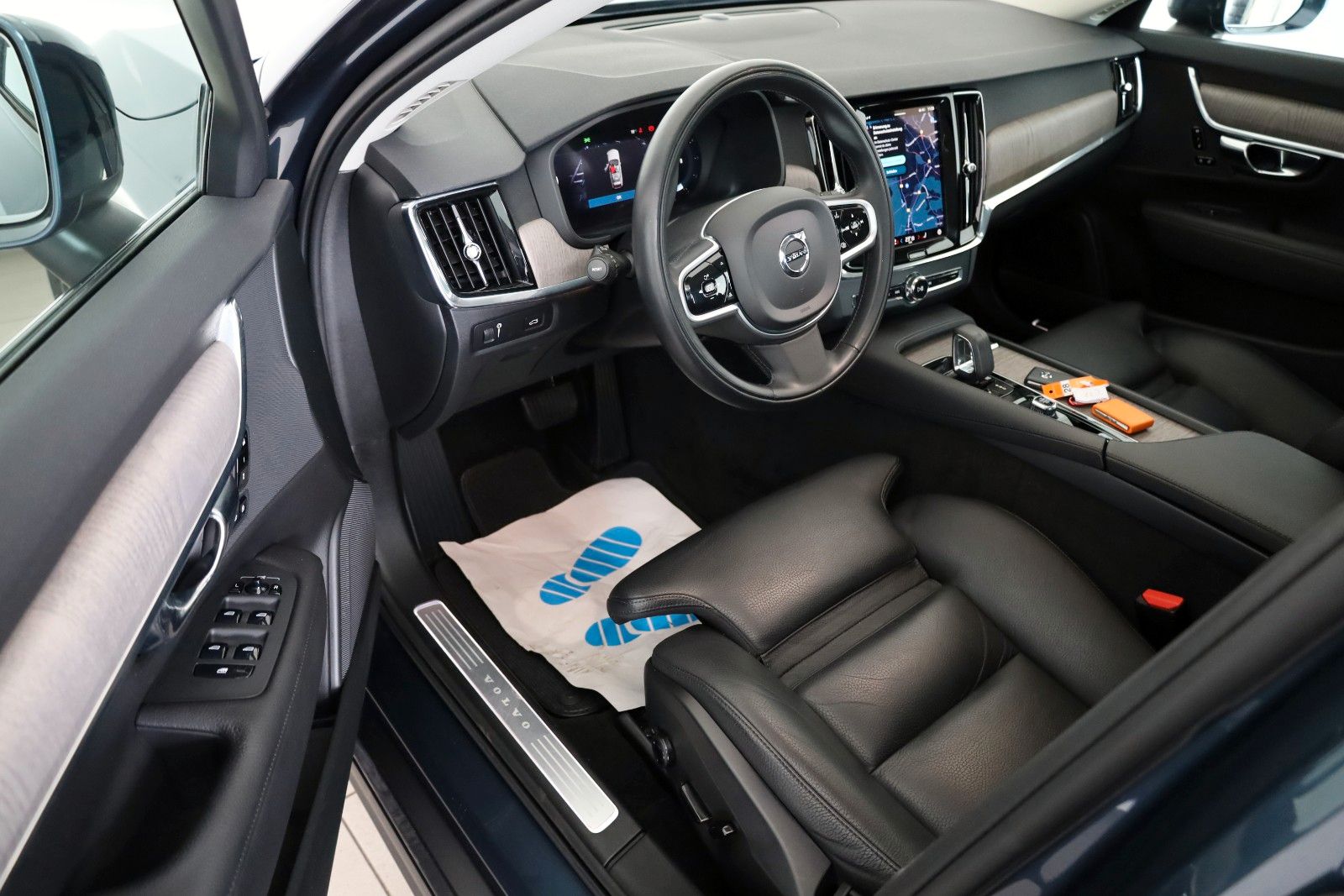 Fahrzeugabbildung Volvo V90 CC Pro AWD Leder,Navi,LED,SH,Kamera,ACC