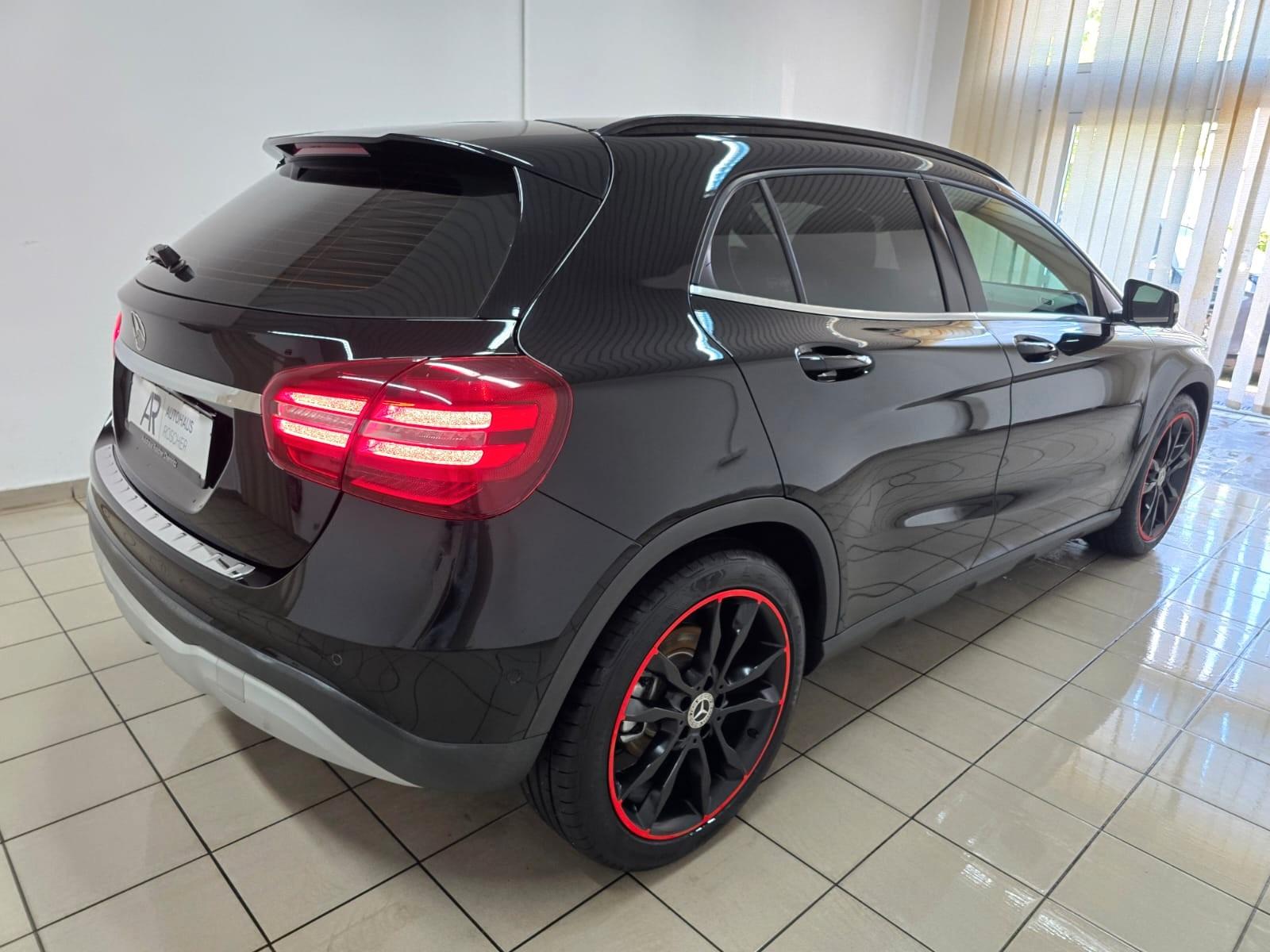 Mercedes-Benz GLA 200 d Style LED Navi Teilleder Telefon 19"