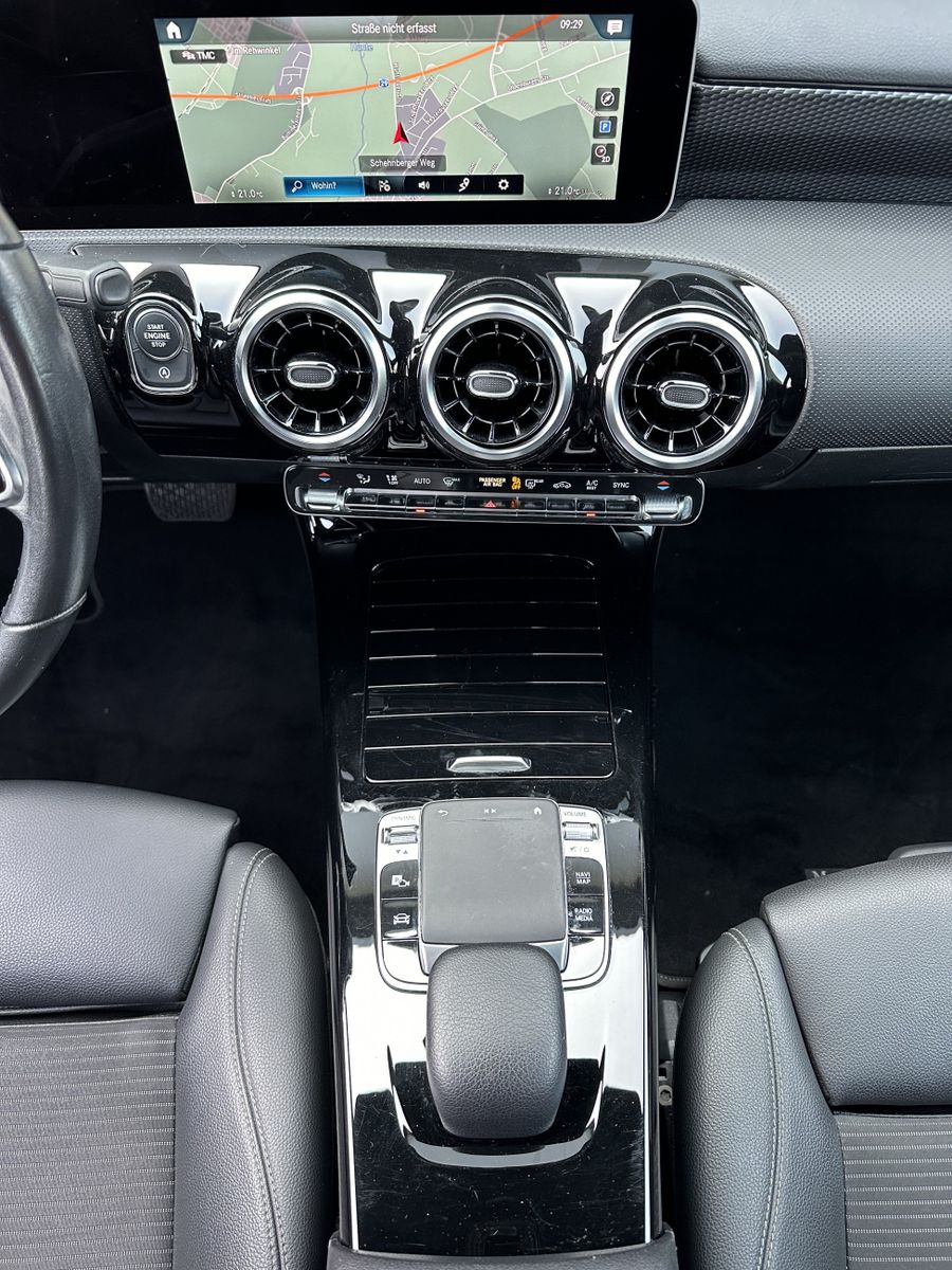 Fahrzeugabbildung Mercedes-Benz A 220d Progressive DCT NAV+LED+SHZ+KAMERA+AHK+EU