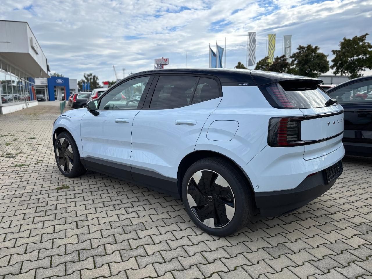 Fahrzeugabbildung Volvo EX30 Performance Pure Electric Ultra AWD