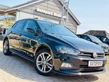 Volkswagen Polo VI Highline *R-LINE*SHZ*TEMPOMAT*PDC* - VW Polo Gebrauchtwagen in Lübeck