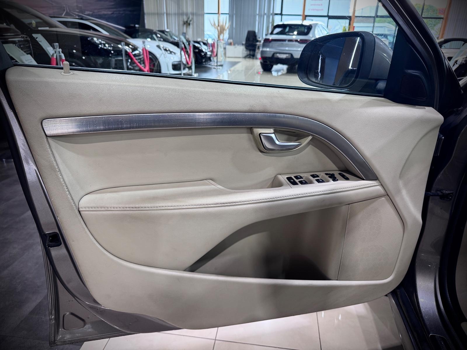 VOLVO V70 - 2.0 l - 203 CV - BVA - CUIR