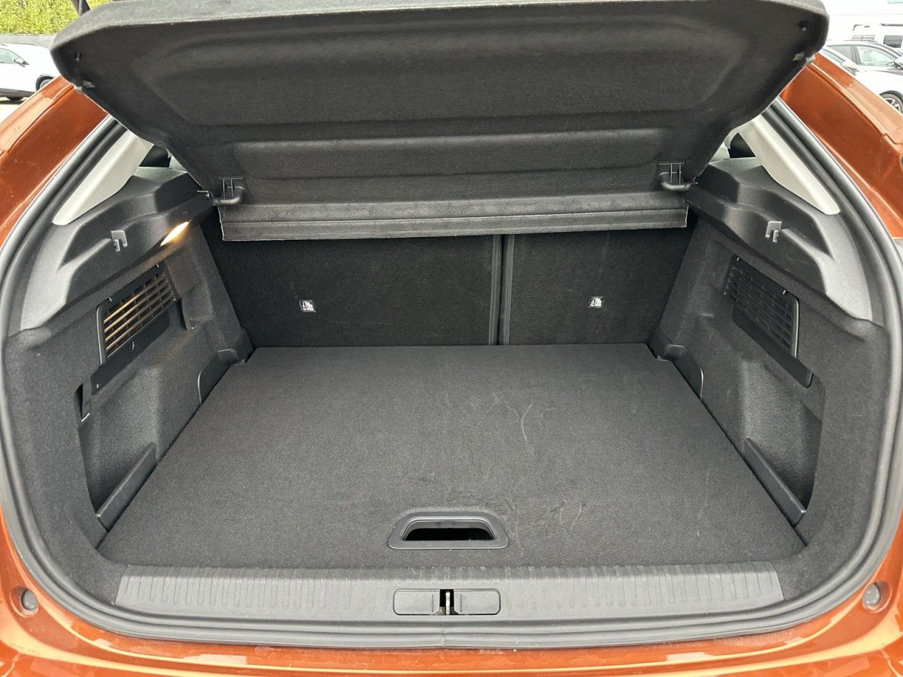 Fahrzeugabbildung Citroën ë-C4 Lim. Feel 136 PS