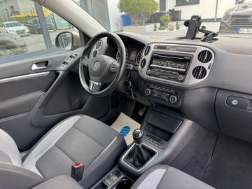 Volkswagen Tiguan - 12