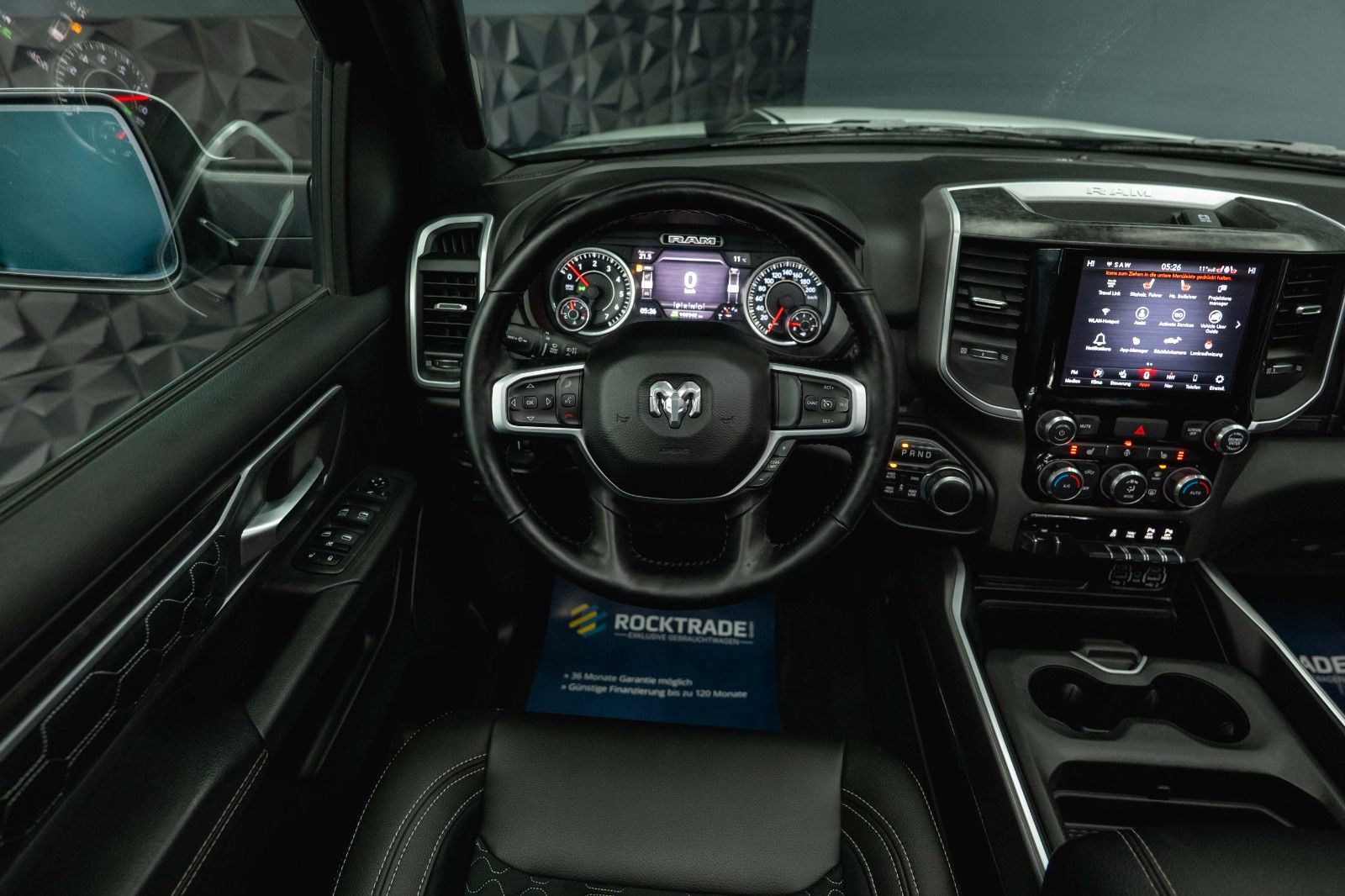 Fahrzeugabbildung Dodge RAM 5.7 V8 HEMI 4x4 OFFROAD Night-Edition *Pano*