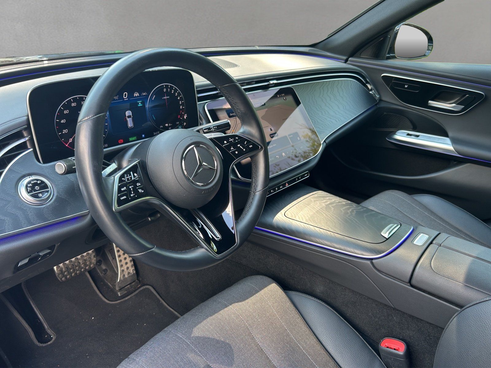 Fahrzeugabbildung Mercedes-Benz e T-Modell DISTRO AHK KEYLESS LRH LED AVANTG