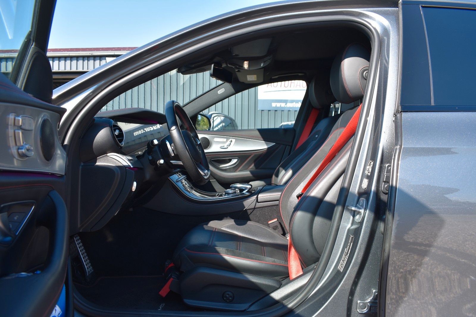 Fahrzeugabbildung Mercedes-Benz E 43 AMG Lim. 4Matic Nightp HUD Multibeam Panora