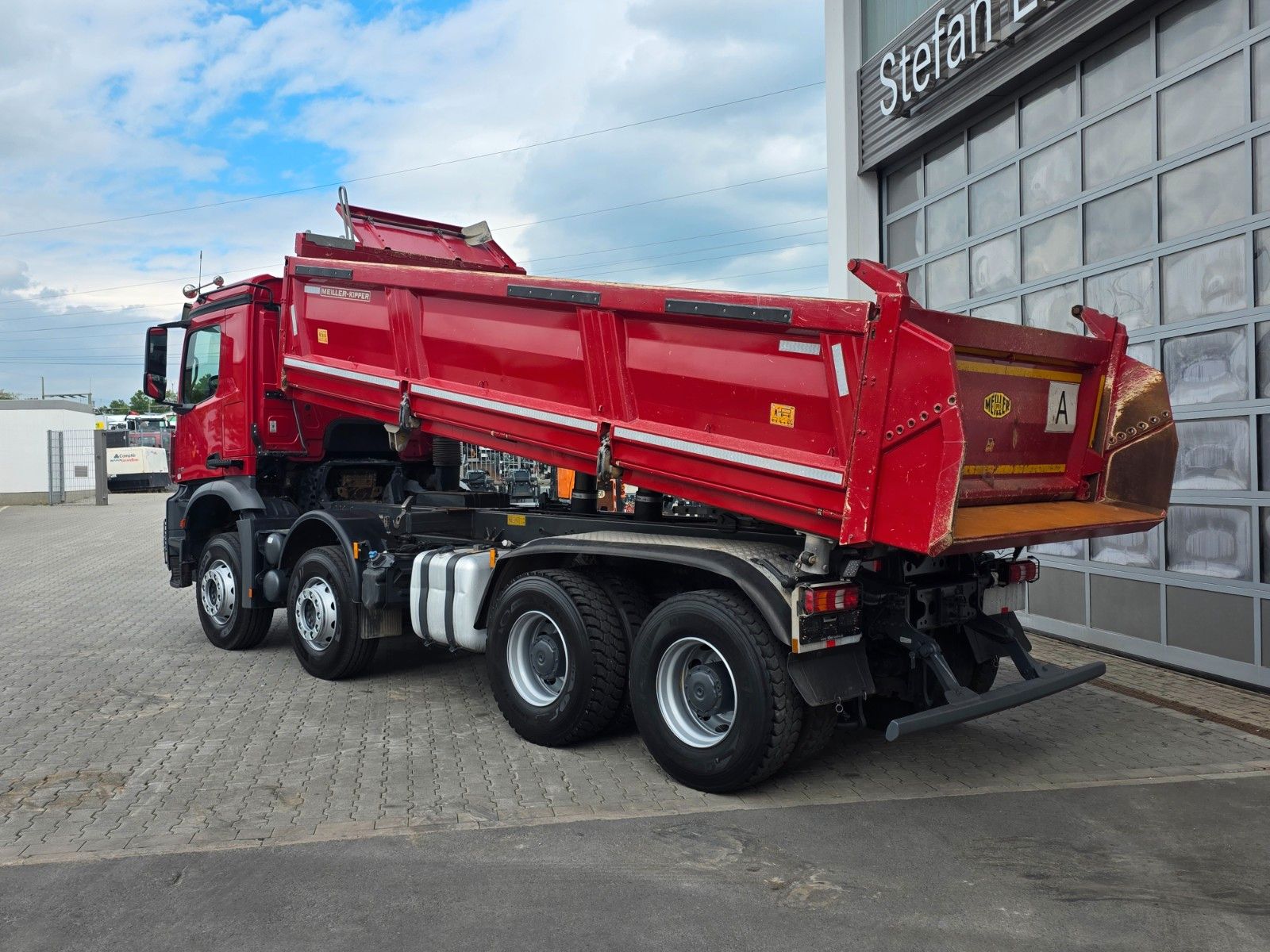 Fahrzeugabbildung Mercedes-Benz Arocs 4145 K 8x4 Meiller Bordmatik PPC